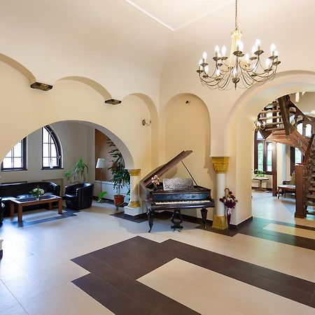 Hotel Casa Danielescu Târgu Jiu Esterno foto