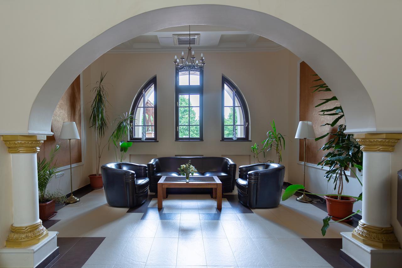 Hotel Casa Danielescu Târgu Jiu Esterno foto