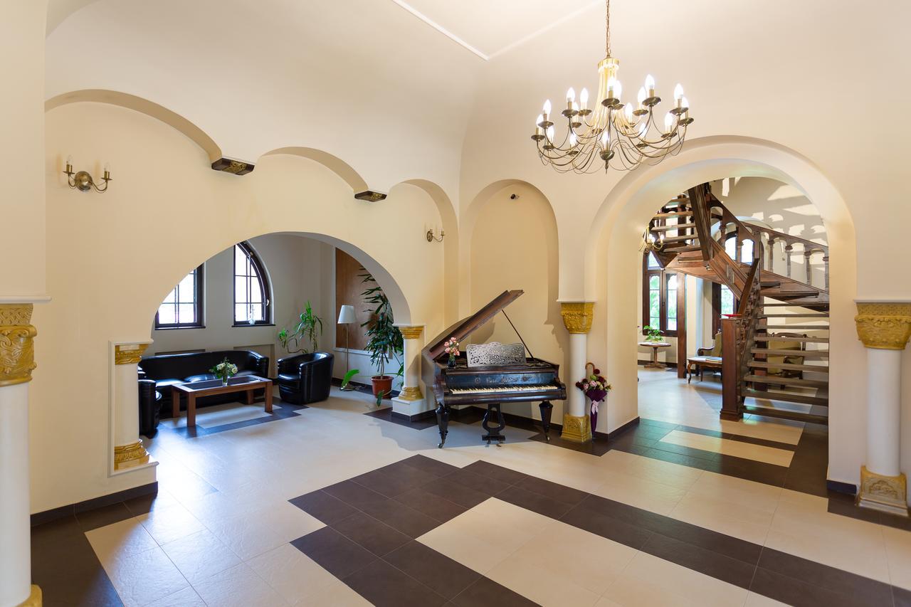 Hotel Casa Danielescu Târgu Jiu Esterno foto