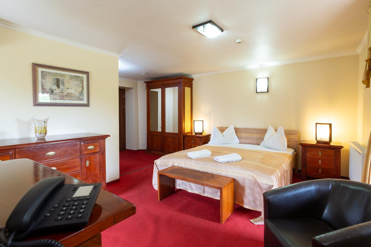 Hotel Casa Danielescu Târgu Jiu Esterno foto