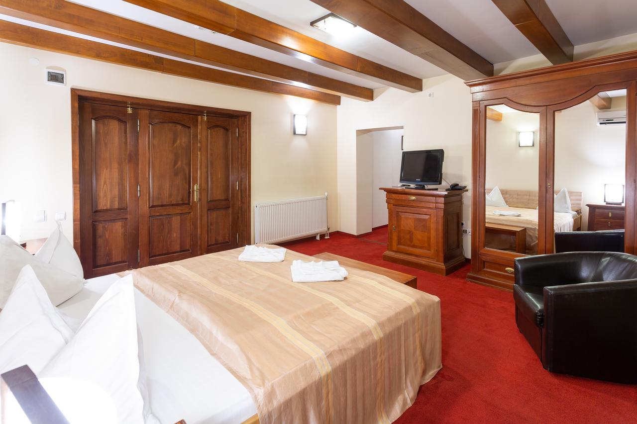 Hotel Casa Danielescu Târgu Jiu Esterno foto